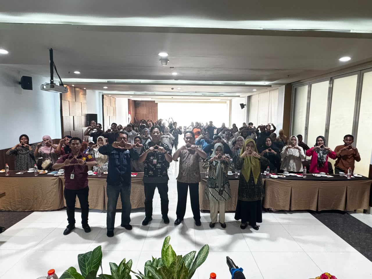 Dosen KHARISMA College Lanjutkan Pelatihan Arsip Digital Hari Ke-2 Bersama Perangkat RT/RW se-Kota Makassar
