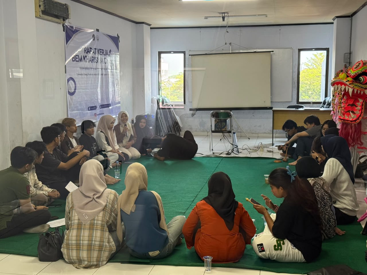 UAS Kelar, Semangat Makin Berkobar! BEM KHARISMA College Tancap Gas Gelar Rapat Kerja 2026/2027