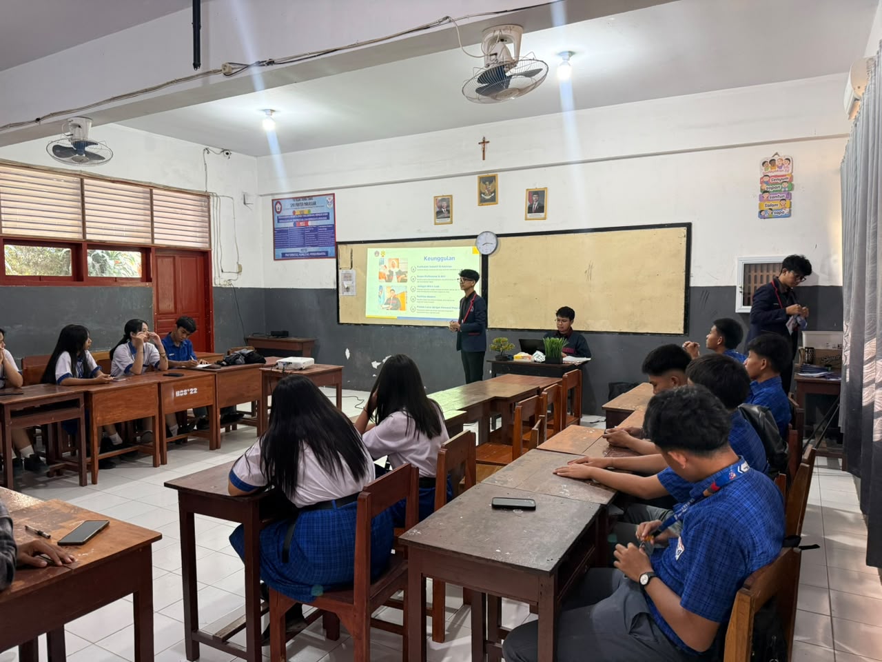 STMIK KHARISMA Makassar Hadirkan Pengenalan Kampus melalui Expo Pendidikan di SMA Frater Makassar