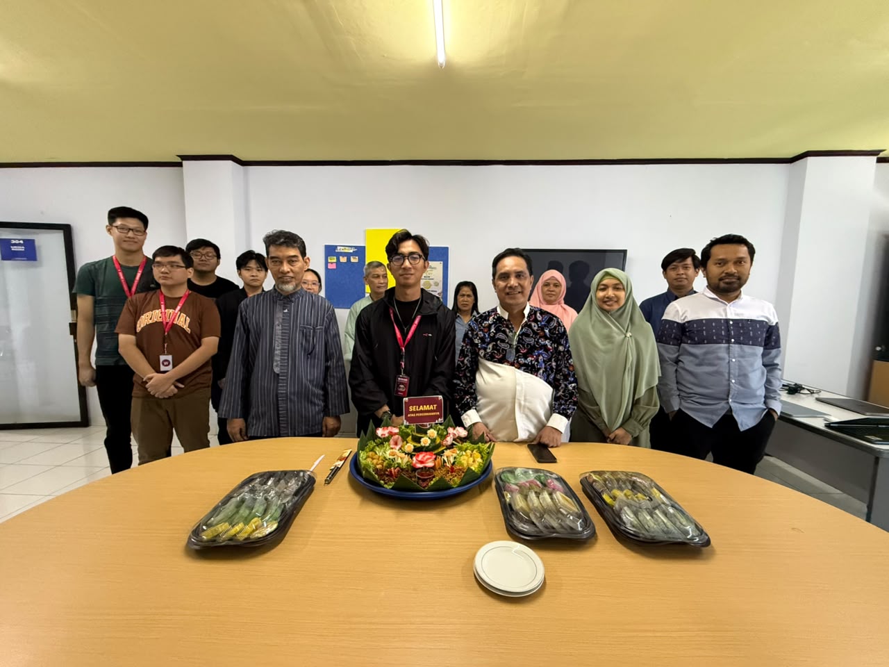 STMIK KHARISMA Makassar dan WithMi Perkuat Kolaborasi melalui Peresmian Ruang Kerja Tim WithMi